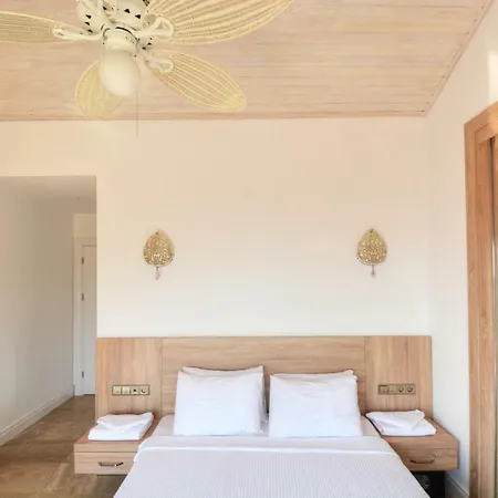 Sleeps 6 Pool Air Con Wifi