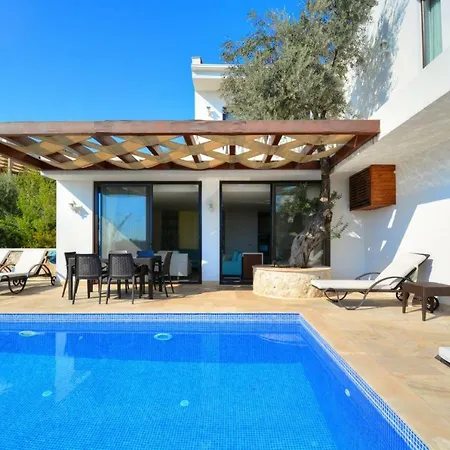 Villa Sleeps 6 Pool Air Con Wifi