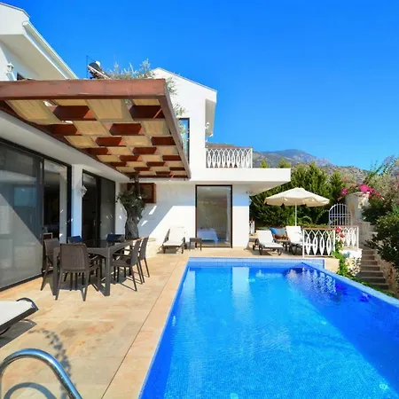Villa Sleeps 6 Pool Air Con Wifi