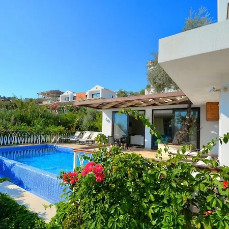 Villa Sleeps 6 Pool Air Con Wifi