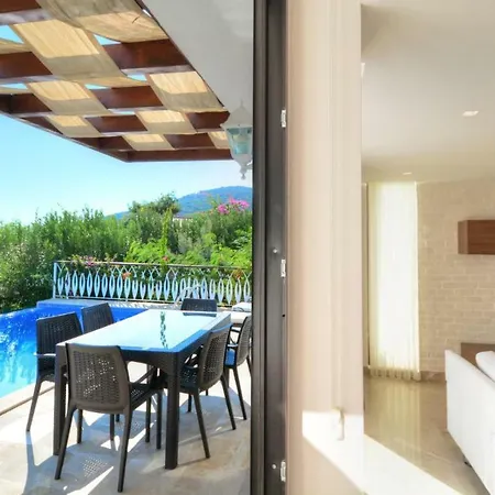 Sleeps 6 Pool Air Con Wifi